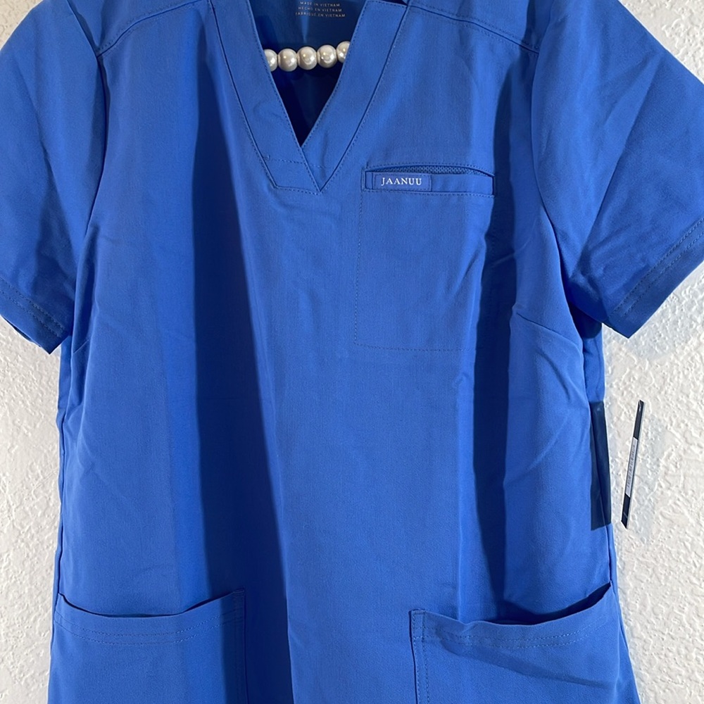 Jaanuu Women's 3-Pocket V-Neck Scrub Top Medium Bottom Large NEW - Picture 3 of 16